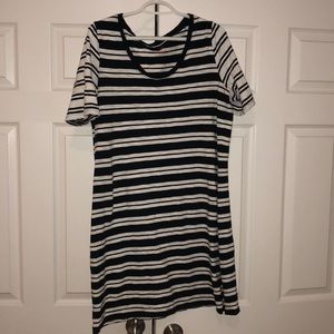 Gorgeous vineyard vines dress ✨